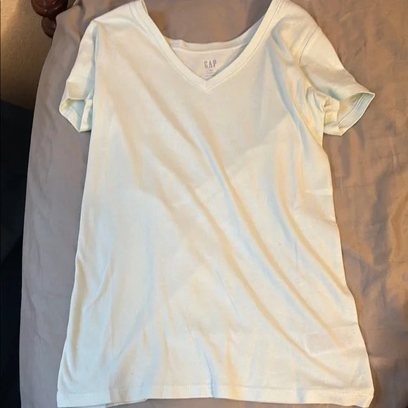 GAP Classic Light Blue V-Neck Tee - Picture 1 of 3
